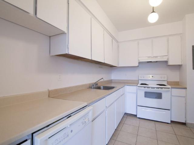 900 Rockland