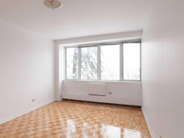900 Rockland Avenue 2 Bedroom Apartment for Rent at 900 Av Rockland, Montréal, QC H2V 3A2 Outremont