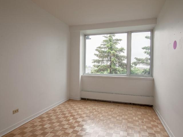 900 Rockland Avenue 2 Bedroom Apartment for Rent at 900 Av Rockland, Montréal, QC H2V 3A2 Outremont