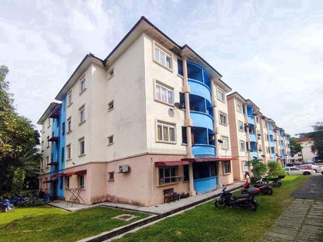 900sf taman Langat murni block CC tingkat 1 corner
