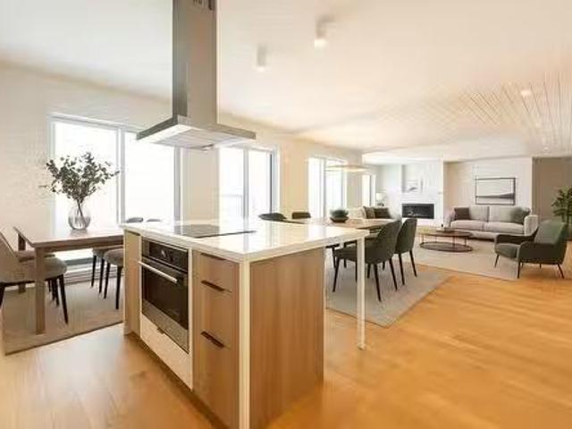 902 121 Rue Cuttle, Mont Tremblant, QC, J8E 1B9 Luxury Condo.