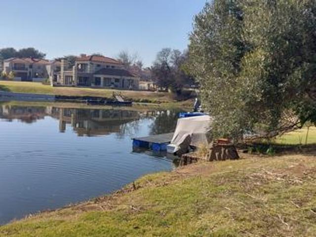 902 m² Land available in Westlake Country & Safari Estate