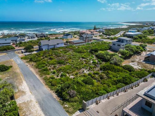 902 m² Land available in Pearly Beach