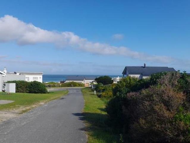 902 m² Land available in Pearly Beach