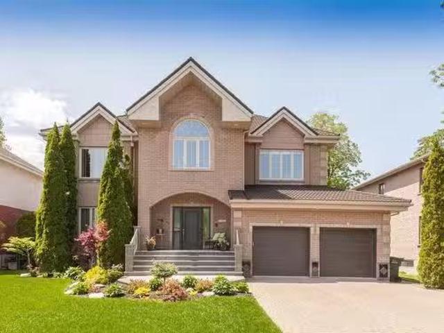 9034 Crois. Richmond, Brossard, QC, J4X 2S1 Luxury House for.