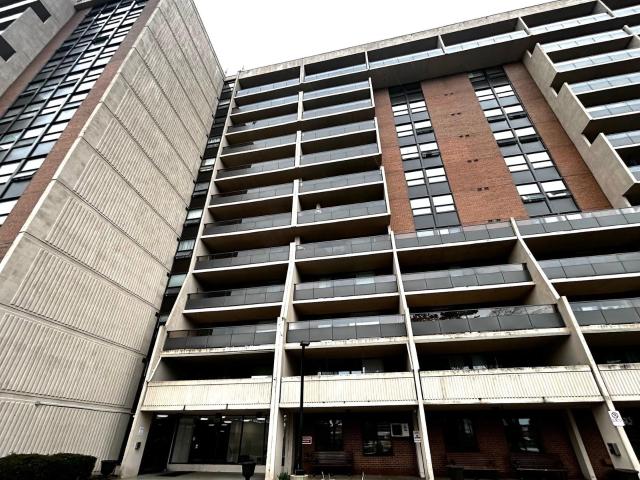 905 2 Aquitaine Avenue, Mississauga | 2+1Beds/2Bath, Condo, $433,900 | Condos. Ca