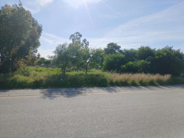 905 m² Land available in Fairview