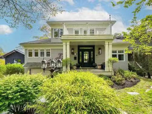 905 Marlborough Woods, Halifax, NS, B3H 1H9 house for sale.
