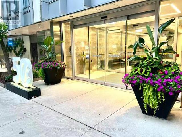 906 50 Mccaul Street, Toronto, ON, M5T 0B6 lease for lease | Listing ID C13581 | Royal LePage