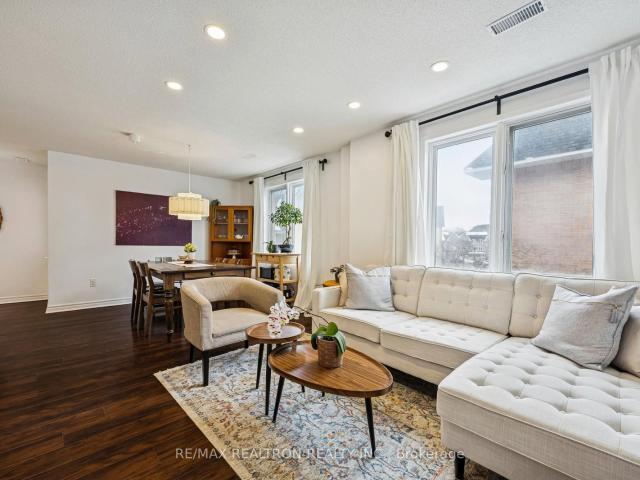 906 75 Weldrick Road E, Richmond Hill | For Sale @ $739,000 | Condos. Ca