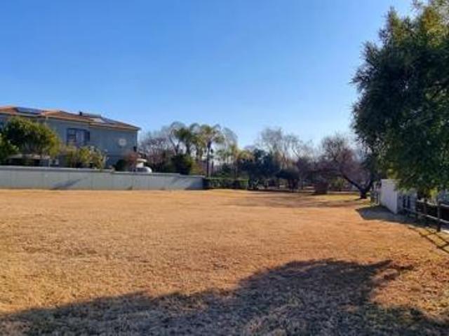 906 m² Land available in Westlake Estate