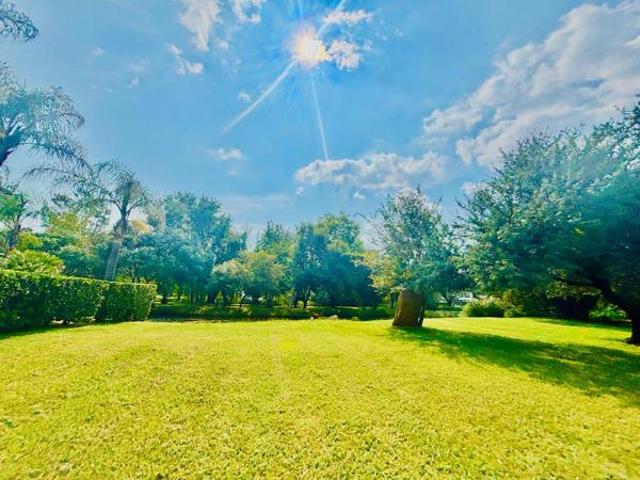 906 m² Land available in Westlake Estate