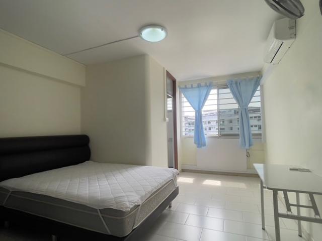 909 Jurong West Street 91 HDB Apartment For Rent, $3,700, 3 Bed 2 Bath 1,119 sqft $3.31 psf