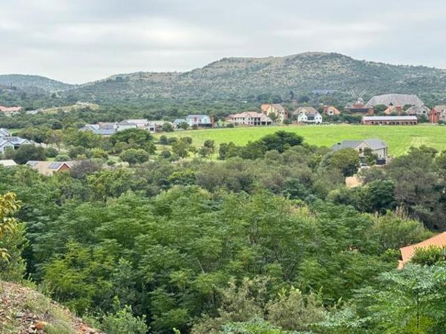909 m² Land available in Birdwood Estate