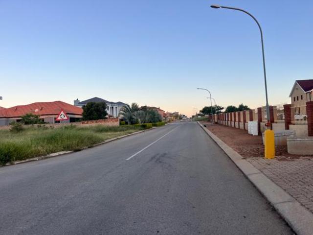 909 m² Land available in Serala View