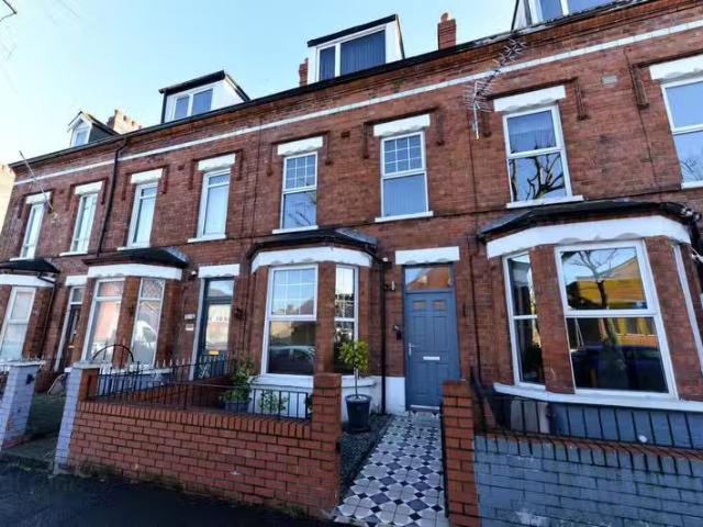 90 Templemore Avenue