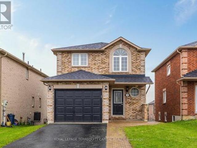 90 Courtney Crescent, Barrie, ON, L4N 5S9 house for sale | Listing ID S12211 | Royal LePage