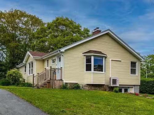 90 Crescent Street, Bridgewater, NS, B4V 2C7 house for sale.