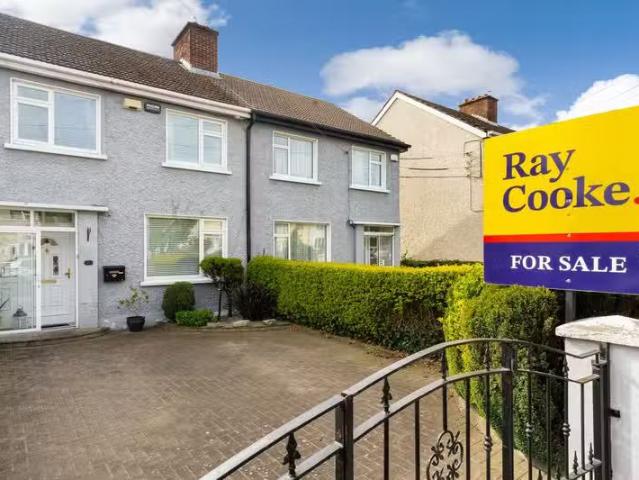 90 Kennelsfort Road, Palmerstown, Dublin 20 is for sale