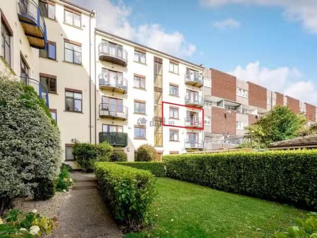 90 Pemberton House, 33 Mountjoy Square D01 RY28, Dublin 1 is f.