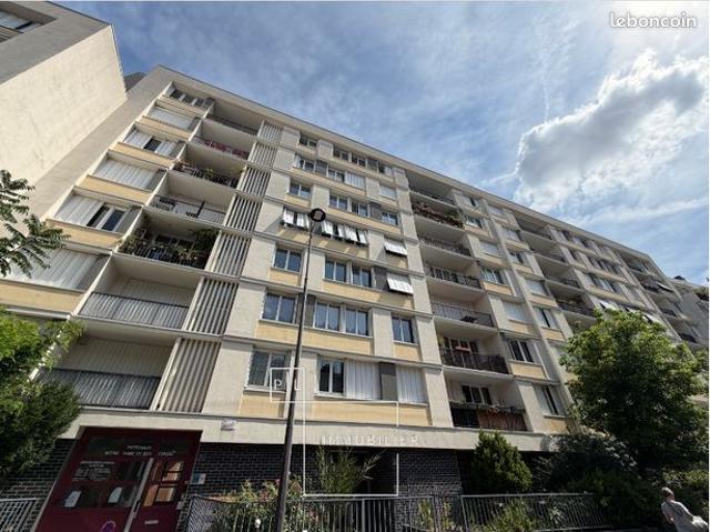 90m² / 4 chambres + parking. 20 rue des Amiraux 18ème Paris
