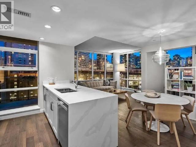 90X 638 BEACH CRESCENT