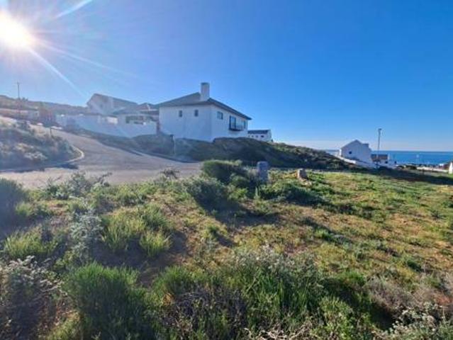 910 m² Land available in Britanica Heights