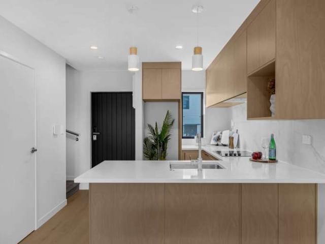 9/11/27/2 / Awhi Lane, Massey, Waitakere City