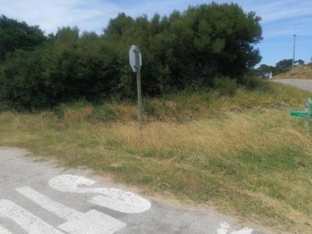 911 m² Land available in Paradise Beach