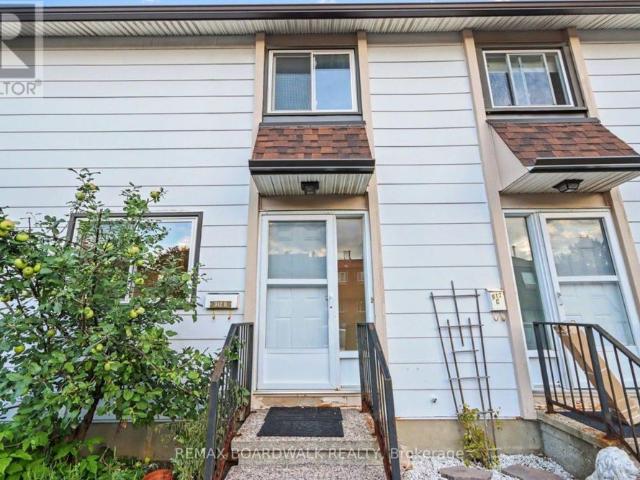 912 B Elmsmere Road Ottawa, ON K1J7T6