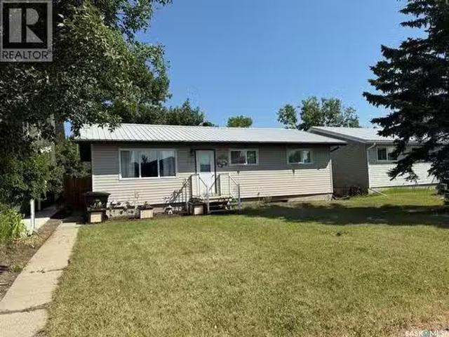912 Larson Crescent, Eston, SK, S0L 1A0 house for sale List.