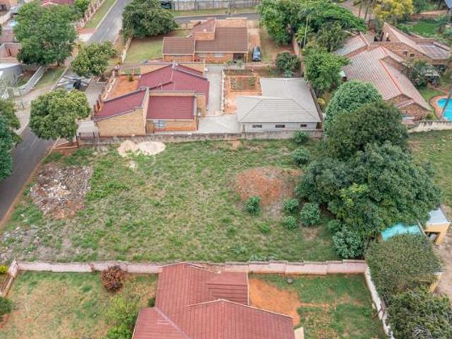 912 m² Land available in White River Central