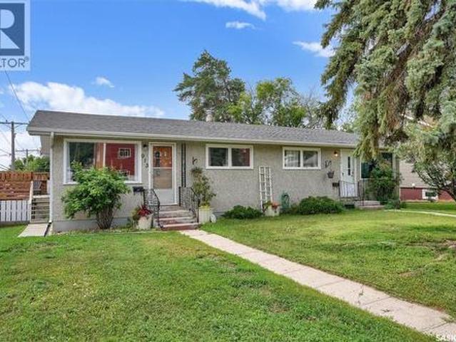 913 915 Hochelaga Street W, Moose Jaw, SK, S6H 2H7 house for sale | Listing ID SK043228 | Royal LePage