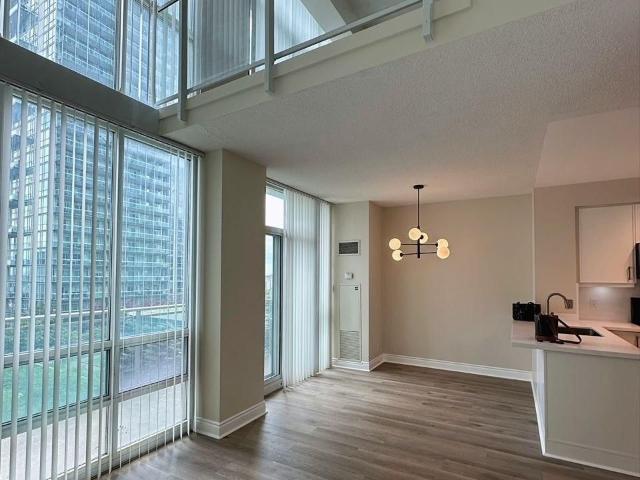 914 3 Duke Of York Boulevard, Mississauga | 1Beds/1Bath, Condo, $518,888 | Condos. Ca