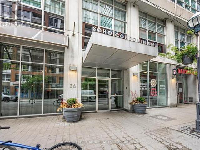914 36 Blue Jays Way, Toronto Waterfront Communities, ON, M5V 3T3 condo for sale | Listing ID C12188 | Royal LePage
