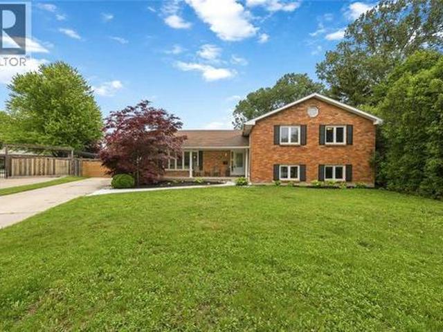 914 Varsity Crescent, Sarnia, ON, N7S 4W2 house for sale | Listing ID 26015 | Royal LePage