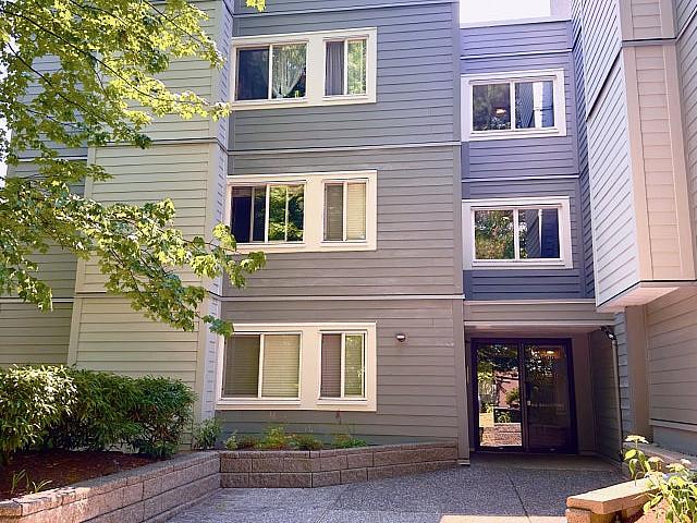 915 Sq Ft Condo Near Lougheed Skytrain $475,000