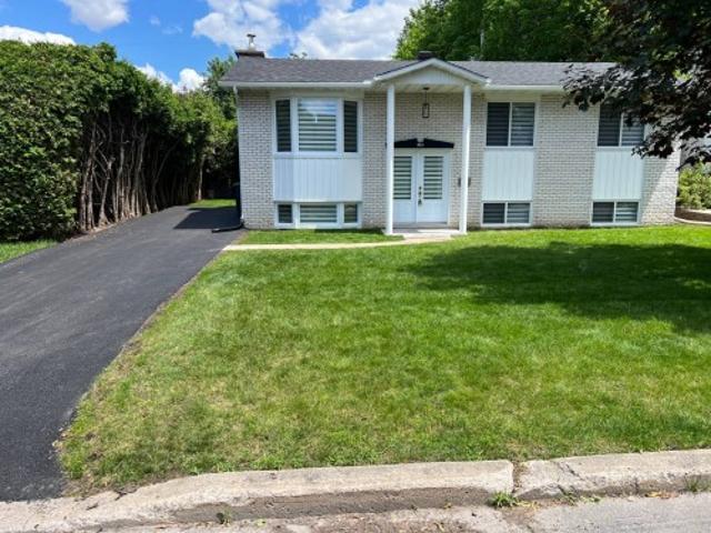 915 Rue Desmarchais, Laval Fabreville, QC, H7R 4T1 house for sale | Listing ID 26389 | Royal LePage
