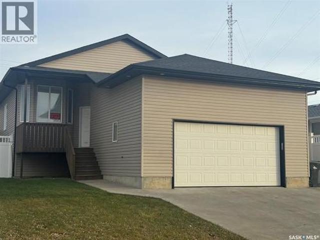 916 3Rd Street Se, Weyburn, SK, S4H 3J8 house for sale | Listing ID SK024474 | Royal LePage