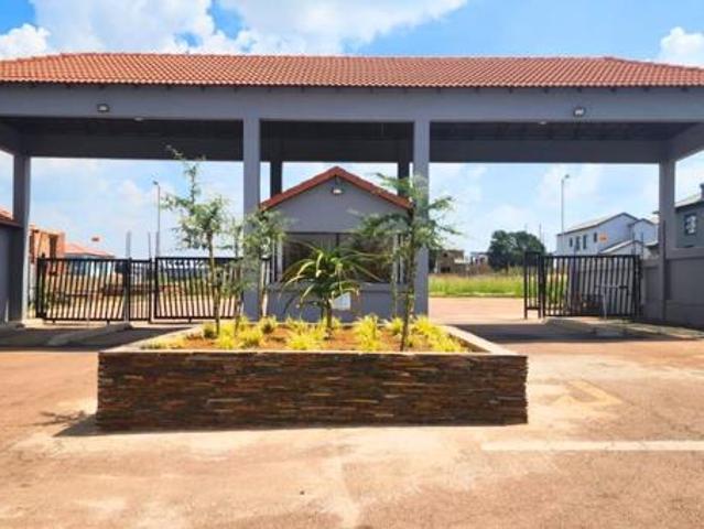 918 m² Land available in Rayton