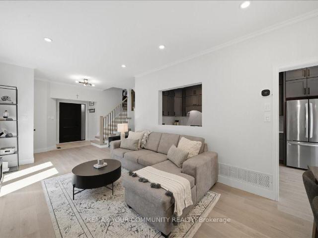 91 Downey Circle, Aurora | 3Beds/4Bath, Townhouse, $999,000 | Condos. Ca