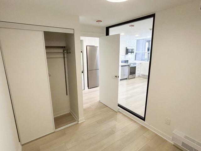 920 Inverhouse 1 Bedroom Apartment for Rent at 920 Inverhouse Dr, Mississauga, ON L5J 4B5 Clarkson