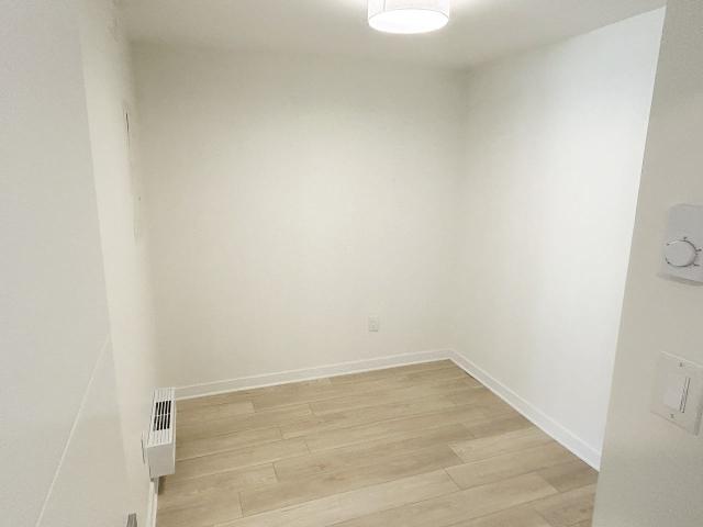 920 Inverhouse 1 Bedroom Apartment for Rent at 920 Inverhouse Dr, Mississauga, ON L5J 4B5 Clarkson