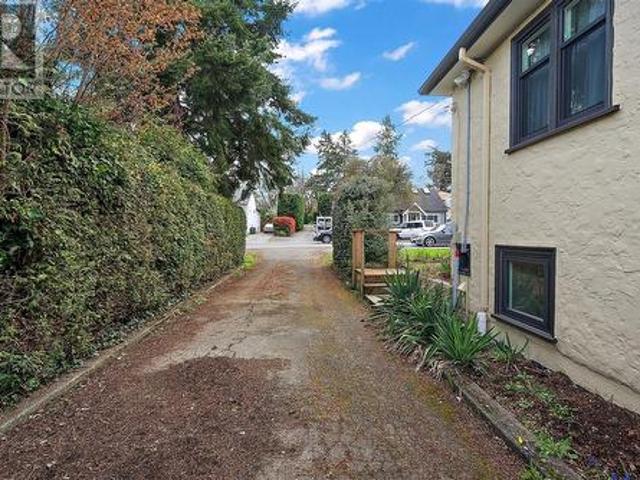 920 Lodge Ave, Saanich, BC, V8X 3A8 house for sale | Listing ID 991696 | Royal LePage