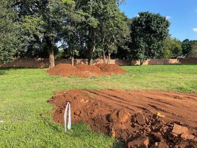 920 m² Land available in Montrose