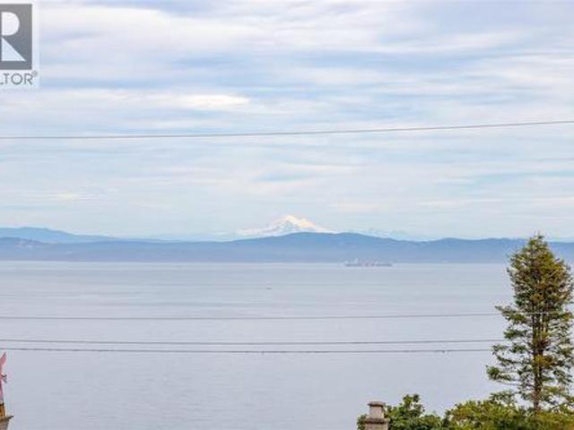 922 Claremont Ave, Saanich, BC, V8Z 2G4 house for sale | Listing ID 1040 | Royal LePage