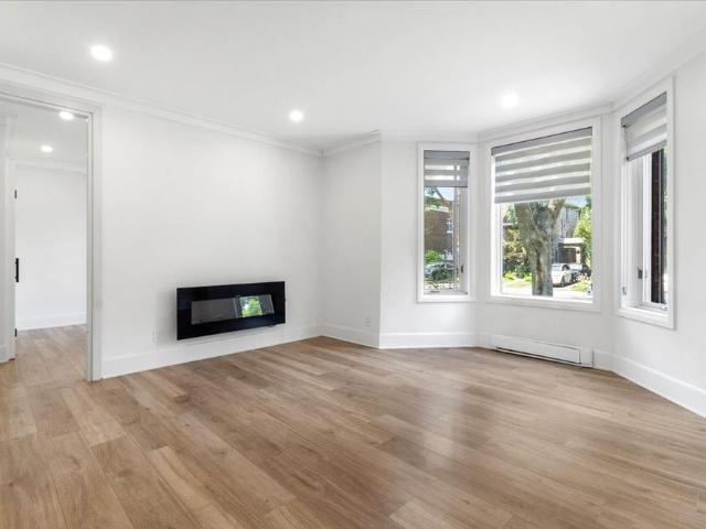 922 Av. Dunlop