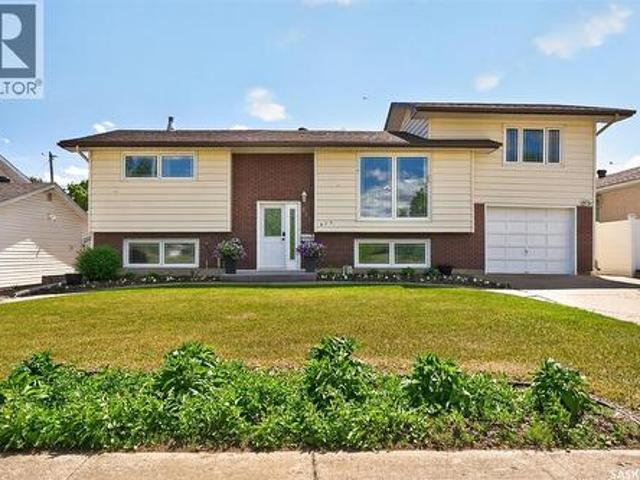923 Laurier Street, Moose Jaw, SK, S6H 2W5 house for sale | Listing ID SK038908 | Royal LePage