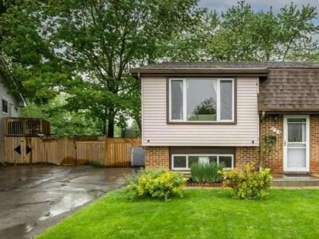 923 Purcell Crescent