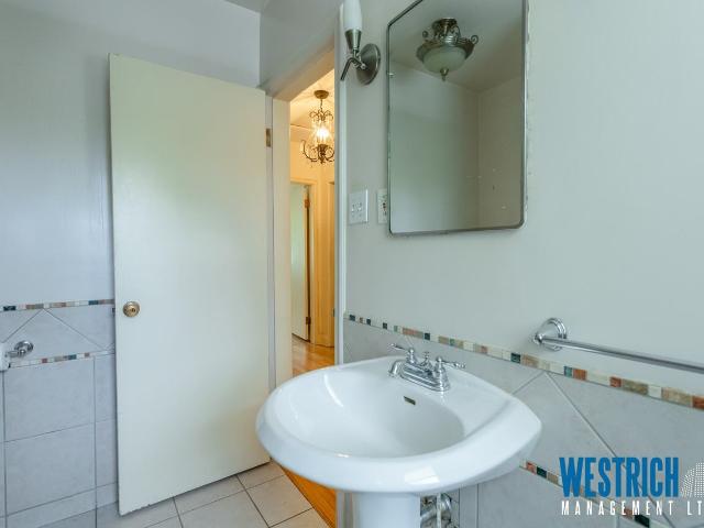 9240 116 St Northwest 5 Bedroom Apartment for Rent at 9240 116 St Nw, Edmonton, AB T6G 1R1 Windsor Park